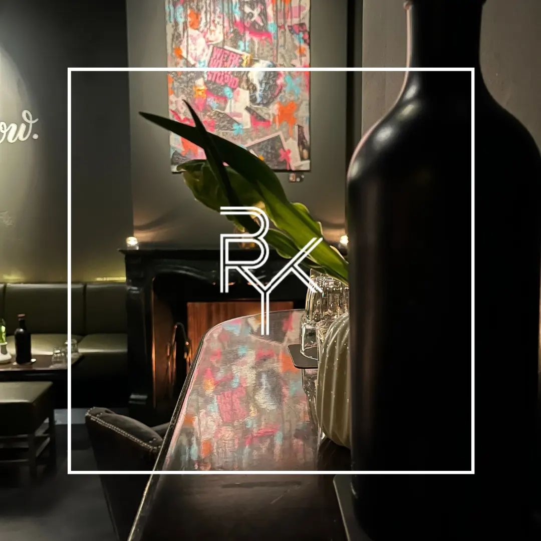 Kalt und rutschig draußen!? 
Warm und gemütlich bei uns! 
Täglich ab 19 Uhr. Gönn' dir mal.. 
Reservierungen unter:
www.bryk-bar.com 
#winter 
#fireplace 
#cocktailbar 
#brykbar 
#signaturecocktails 
#prenzlauerberg 
#kollwitzkiez 
#finedrinking 
#barberlin 
#kamin 
#haveadrink