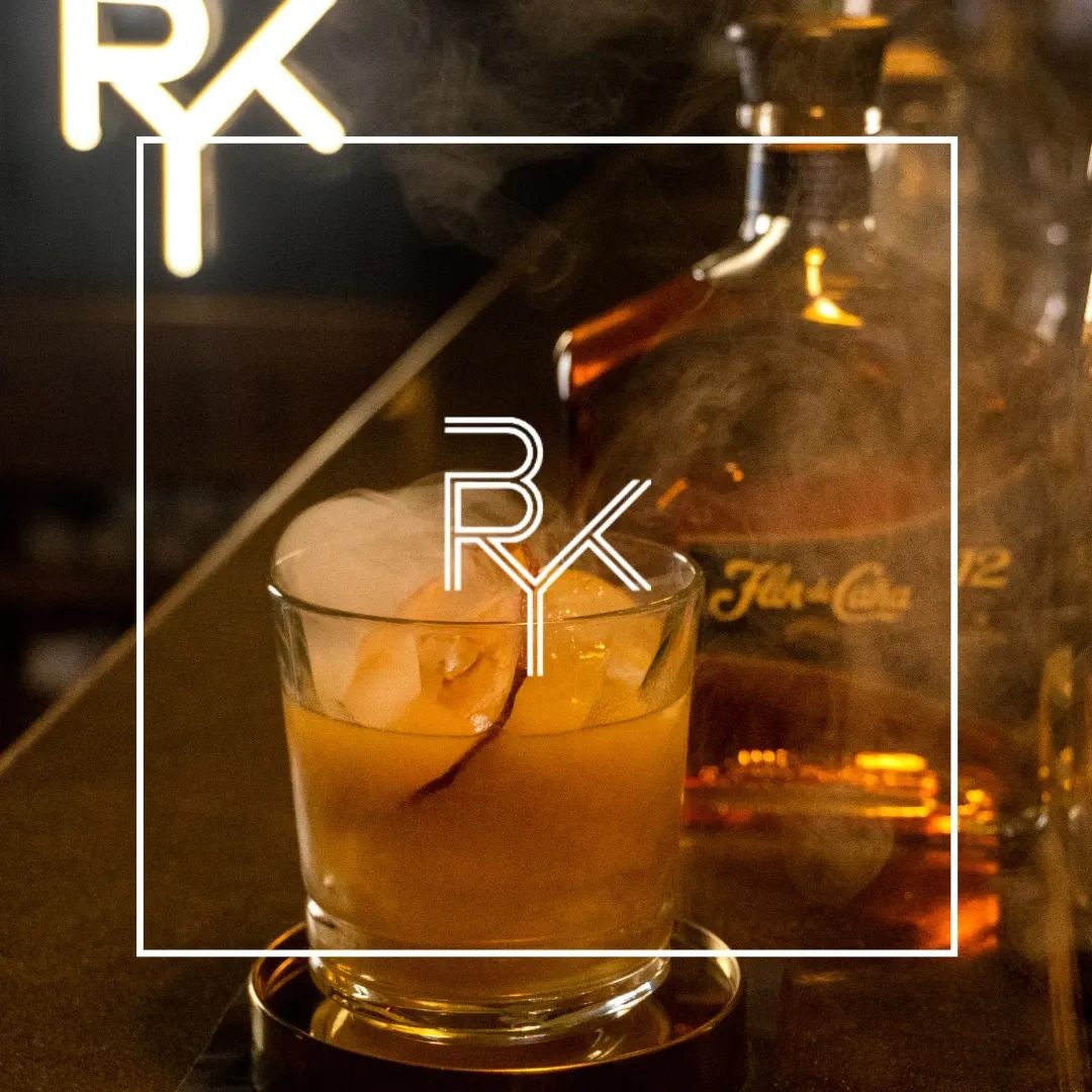 Wir halten den Kamin länger am Lodern, damit ihr euch bei uns wohlfühlen könnt! Genießt unsere köstlichen Signature Cocktails und lasst euch von der Atmosphäre verzaubern. 
Reservierungen:
www.bryk-bar.com 
☆
We keep the fireplace burning longer so that you can feel comfortable with us! Enjoy our delicious signature cocktails and let yourself be enchanted by the atmosphere.
Reservations:
www.bryk-bar.com 
#brykbar
#gemütlichkeit
#cocktailtime 
#fridaynight 
#finedrinking 
#signaturecocktails 
#fireplace 
#prenzlauerberg 
#kollwitzkiez 
#cocktailbar 
#regenwetter